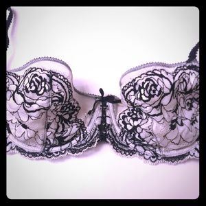 Victoria’s Secret underwire only bra 34c